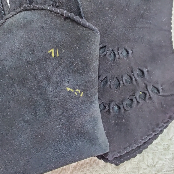 Designer Black Gloves Suede Leather, Fancy Cut Work Detail Vintage New Condition - Picture 8 of 10